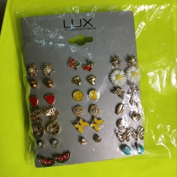 Lux accessories multi earring set flower 🌸 butterfly 🦋 heart ♥ crystals smilie - Picture 1 of 6